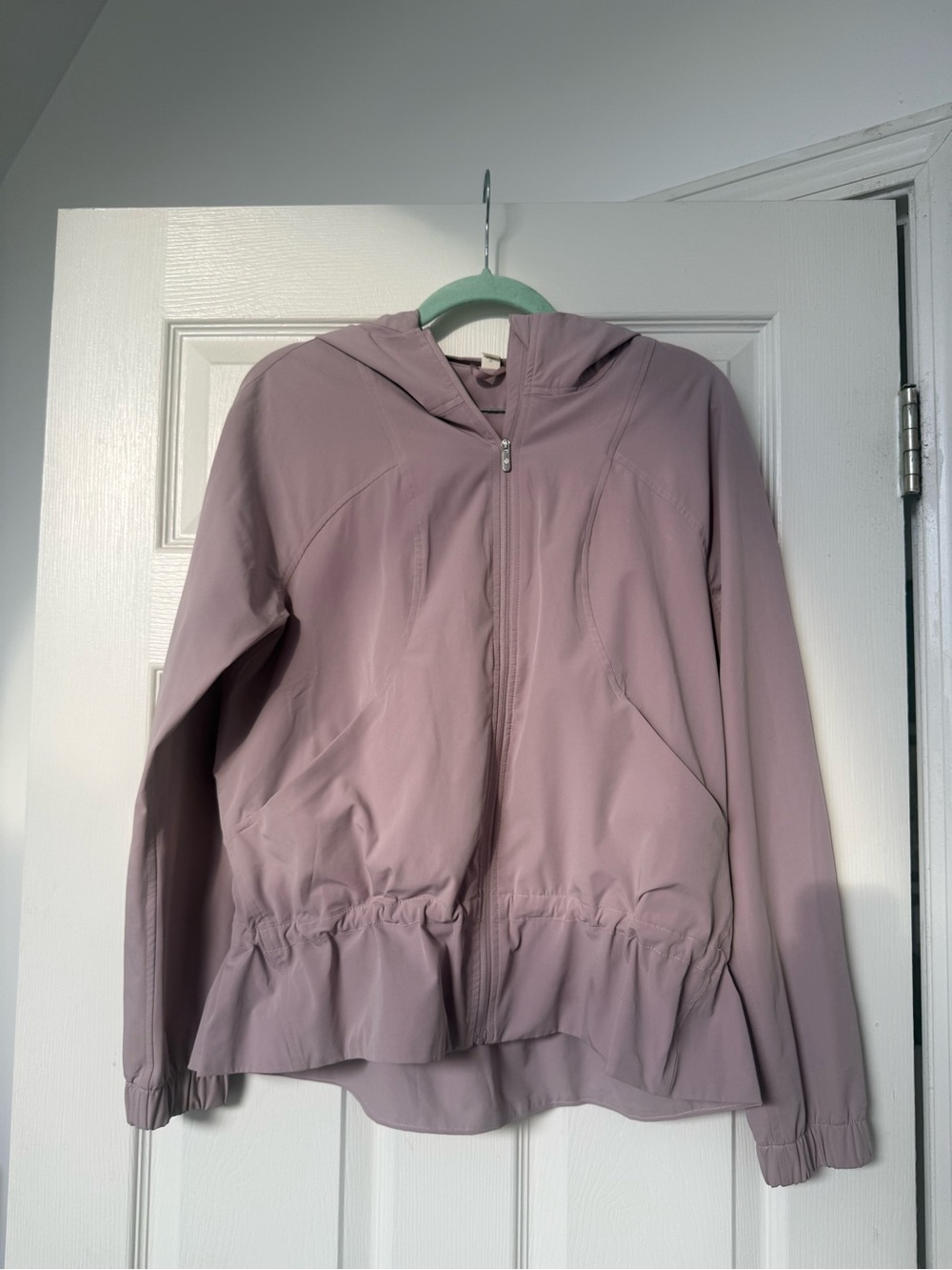 Lululemon pink windbreaker/raincoat